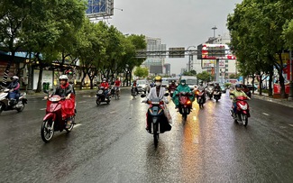 Bất ngờ mưa lớn kéo dài giữa mùa khô Nam bộ, vì sao?