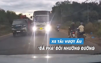 Xe tải vượt ẩu còn liên tục 'đá' đèn pha đòi nhường đường
