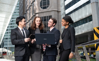 Từ chuyên viên đến quản lý - Đòn bẩy sự nghiệp từ tấm bằng sau đại học