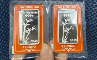 Người 'đu' theo bạc lỗ nặng