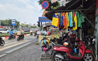 Đồng phục shipper, xe ôm công nghệ bán tràn lan: Mua về mặc có phạm luật?