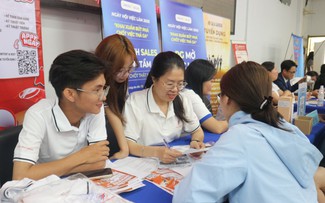 Hàng loạt việc làm cần tuyển gấp, thu nhập hơn 20 triệu đồng/tháng