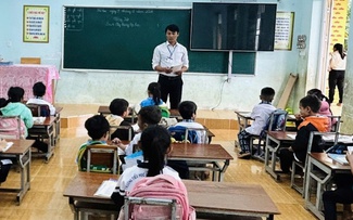 'Gieo chữ' trên non: Hành trình nhọc nhằn của người thầy