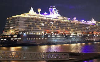 Bên trong siêu du thuyền mắc kẹt trên biển giữa chiến sự Trung Đông