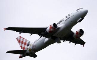 Một hãng hàng không tăng giá vé đã bán vì giá xăng tăng trước giờ cất cánh