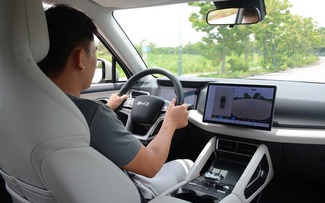 Thuê ô tô điện tự lái dịp lễ, cần lưu ý gì?