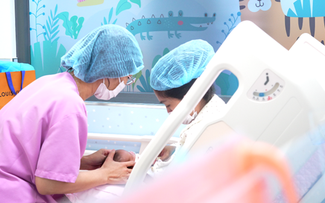 Chăm sóc sơ sinh lấy gia đình làm trung tâm:Liệu pháp 'kỳ diệu' cho não bộ trẻ