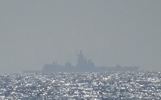 Nga điều tàu chiến hộ tống đội tàu nghi chở vũ khí đi qua eo biển Manche?