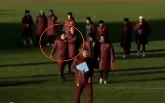 Báo Trung Quốc 'sốc' vì hành động của trợ lý U.16: Hành hung, lăng mạ học trò