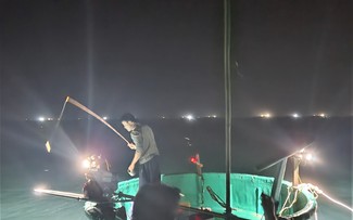 Mùa lộc biển: Theo chân ngư dân săn 'vàng đen'