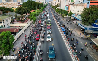 CSGT Tân Sơn Nhất hướng dẫn cách tránh kẹt xe đường Cộng Hòa