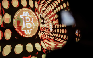 Giá Bitcoin hôm nay 17.5.2026: BTC lao dốc, kết thúc tuần giao dịch sóng gió
