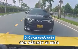Tài xế lái ô tô chạy ngược chiều, còn ngang nhiên chặn đầu dằn mặt xe khác