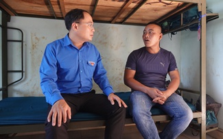 Người chăn bò và 'tiếng gọi' từ hang đá
