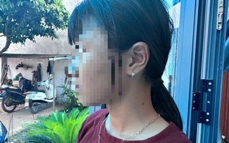 Nữ sinh lớp 6 bị đánh hội đồng, ép quỳ gối xin lỗi giữa đường
