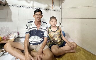 Cầm cố nhà đất vẫn không đủ tiền chữa bệnh cho cháu