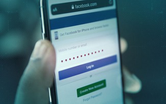 Hacker 'mượn tay' Google để đánh cắp 30.000 tài khoản Facebook