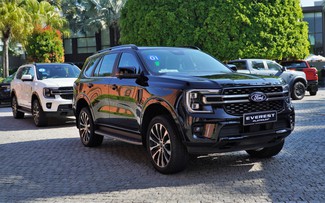 SUV 7 chỗ: Toyota Fortuner ngày càng 'hụt hơi' trước Ford Everest