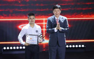 V-League Awards: Quang Hải, Đình Bắc và Văn Hậu được vinh danh đặc biệt, CLB CAHN chiếm thế áp đảo
