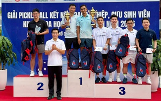 Độc Lập và Hoàng Quỳnh đăng quang giải pickleball tại Trường ĐH Tôn Đức Thắng