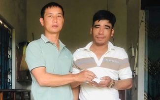 Nhặt được 7 chỉ vàng, vợ chồng lên mạng tìm người đánh rơi để trả lại