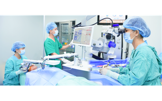 Lấy lại thị lực cho bệnh nhân viêm màng bồ đào gây đục thủy tinh thể