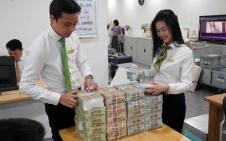 Lãi suất liên ngân hàng lên gần 11%/năm