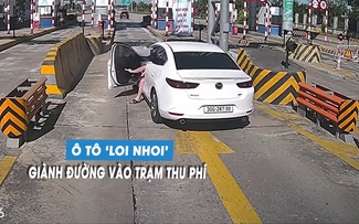 Phẫn nộ ô tô tạt đầu, giành đường vào trạm thu phí suýt gây tai nạn