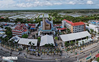 Dòng người hành hương về Tắc Sậy: Học cách sống tử tế từ cha Trương Bửu Diệp