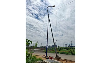 Trụ đèn bị nghiêng
