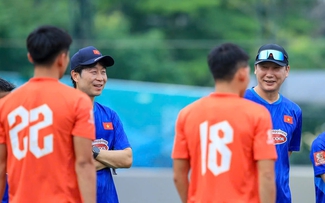 HLV Kim Sang-sik nói rất hay về trợ lý mới người Hàn, bất ngờ nhắc Khoa Ngô: 'Tôi rất tiếc...'