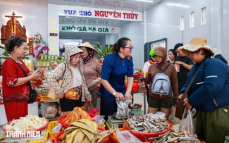 Tắc Sậy trước lễ tuyên phong Chân phước: Người miền Tây mở cửa cho khách tắm nhờ, sạc pin miễn phí