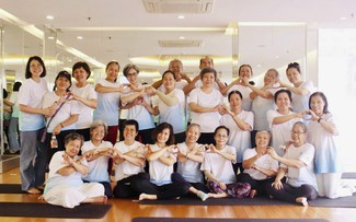 Bệnh nhân ung thư tìm thấy ‘người nhà’ trong lớp yoga đặc biệt ở TP.HCM