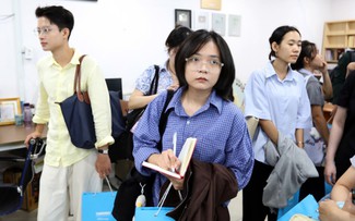 Giảng viên, học viên cao học tìm hiểu về kinh tế báo chí tại Báo Thanh Niên