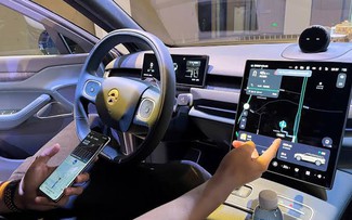 Lý do Android Auto không dây vẫn yêu cầu bật Wi-Fi trên điện thoại