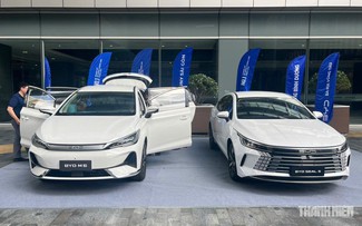 Xu hướng chuyển từ xe xăng sang ô tô điện chạy dịch vụ đang diễn ra nhanh