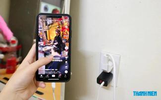 Vừa sạc vừa lướt điện thoại có thực sự làm giảm tuổi thọ pin?