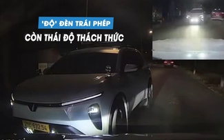 Ô tô 'nháy đèn' loạn xạ trên đường, tài xế đã bị CSGT xử phạt