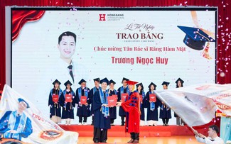Ở tuổi U.40, CEO DRH Clinic - Trương Ngọc Huy nhận bằng Bác sĩ Răng Hàm Mặt