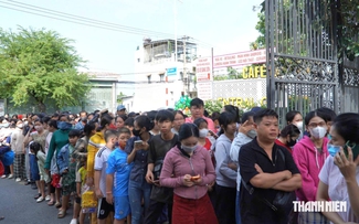 Lạ đời nhiều người lấn nhau đi phiên chợ không dùng tiền...