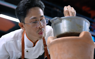 Chef Thế Sơn mang nồi gang của mẹ đi thi, nhận 'mưa lời khen'