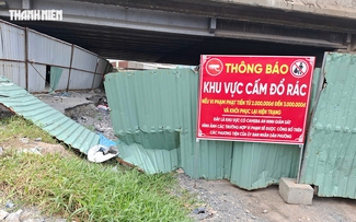 Đổ rác ngay dưới biển cấm