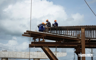 Cầu vượt Trà Bông tăng tốc, tạo điểm nhấn trên cao tốc Mỹ An - Cao Lãnh