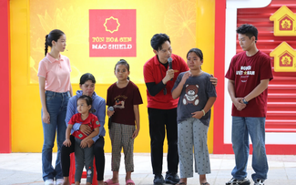 Nghệ sĩ xúc động trước cô bé 11 tuổi sớm gánh vác gia đình