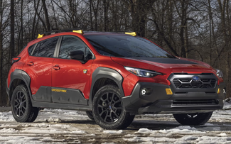 Vì sao xe SUV thường có nhiều chi tiết ốp nhựa đen quanh thân xe?
