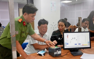 Cảnh báo lỗi chụp ảnh khiến hồ sơ làm hộ chiếu online bị từ chối