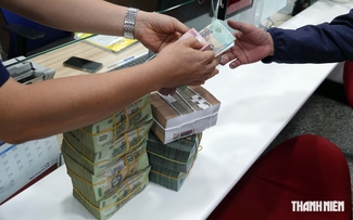 Lãi suất tiết kiệm tiếp tục neo cao trên 9%/năm