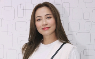 'Nữ thần gợi cảm' Hồng Kông bán hoành thánh kiếm sống 'Nữ thần gợi cảm' Hồng Kông bán hoành thánh kiếm sống