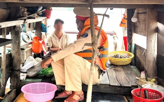 CSGT Đồng Nai bắt giữ nhiều ghe thuyền sử dụng máy kích điện đánh cá trên sông
