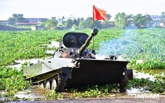 Xe tăng PT-76: Bơi qua sông từ Bắc vào Nam, chiến thắng trận đầu Làng Vây